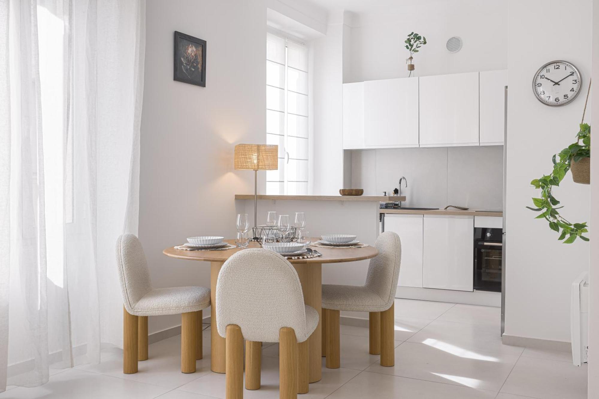Josi - 2 Chambres, Central, 10mn Du Palais&plages, Neuf, Clim Appartement *