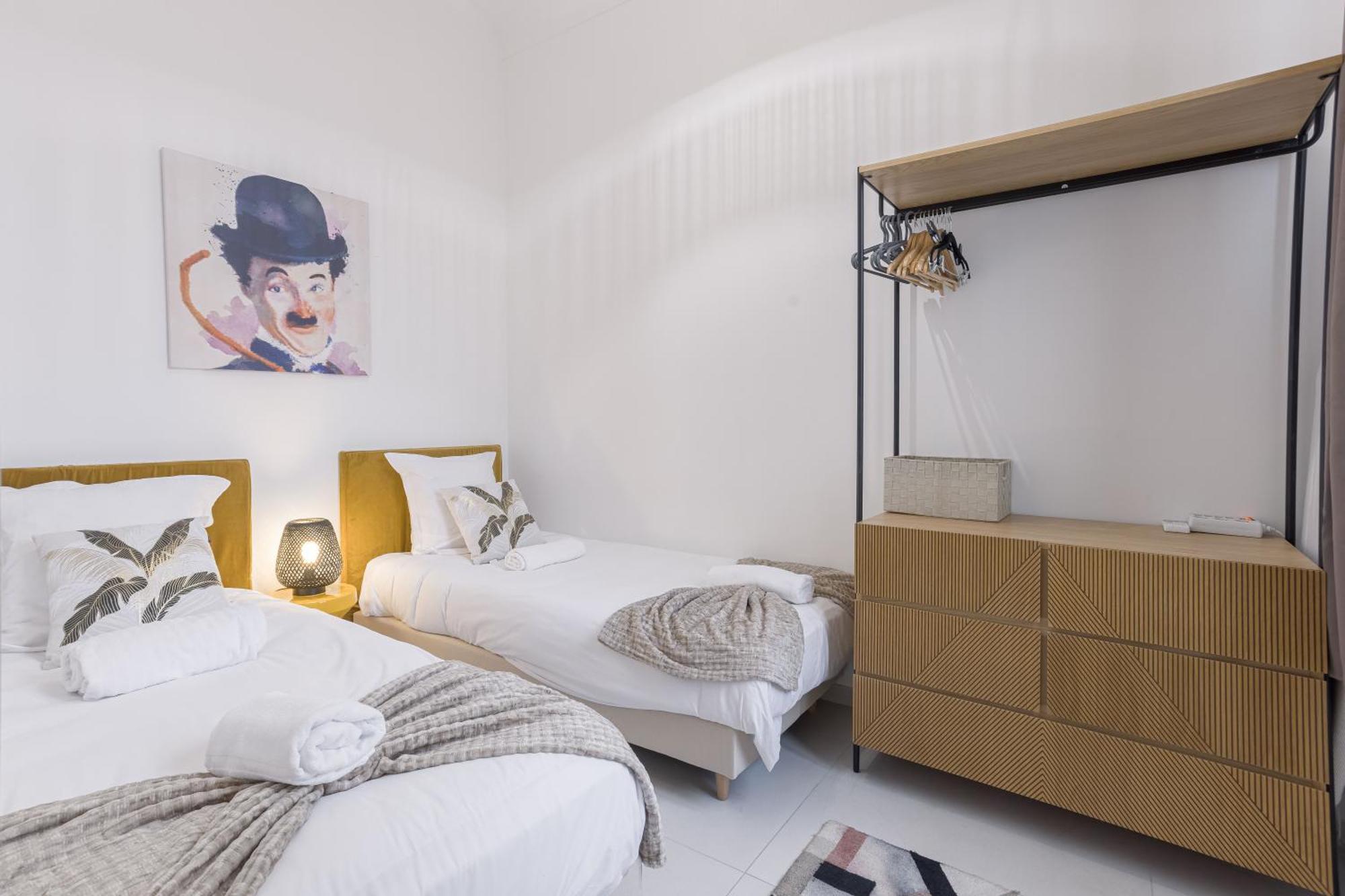 Josi - 2 Chambres, Central, 10mn Du Palais&plages, Neuf, Clim *