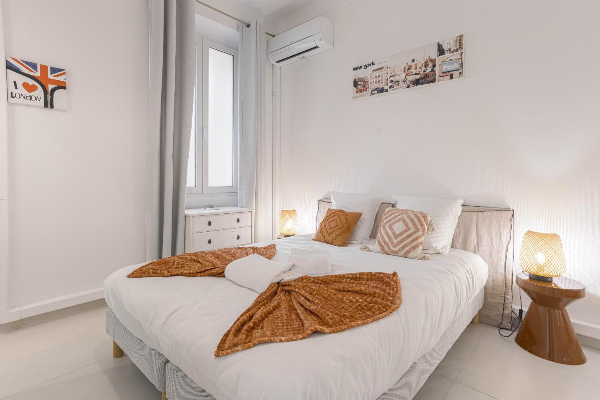 Josi - 2 Chambres, Central, 10mn Du Palais&plages, Neuf, Clim *