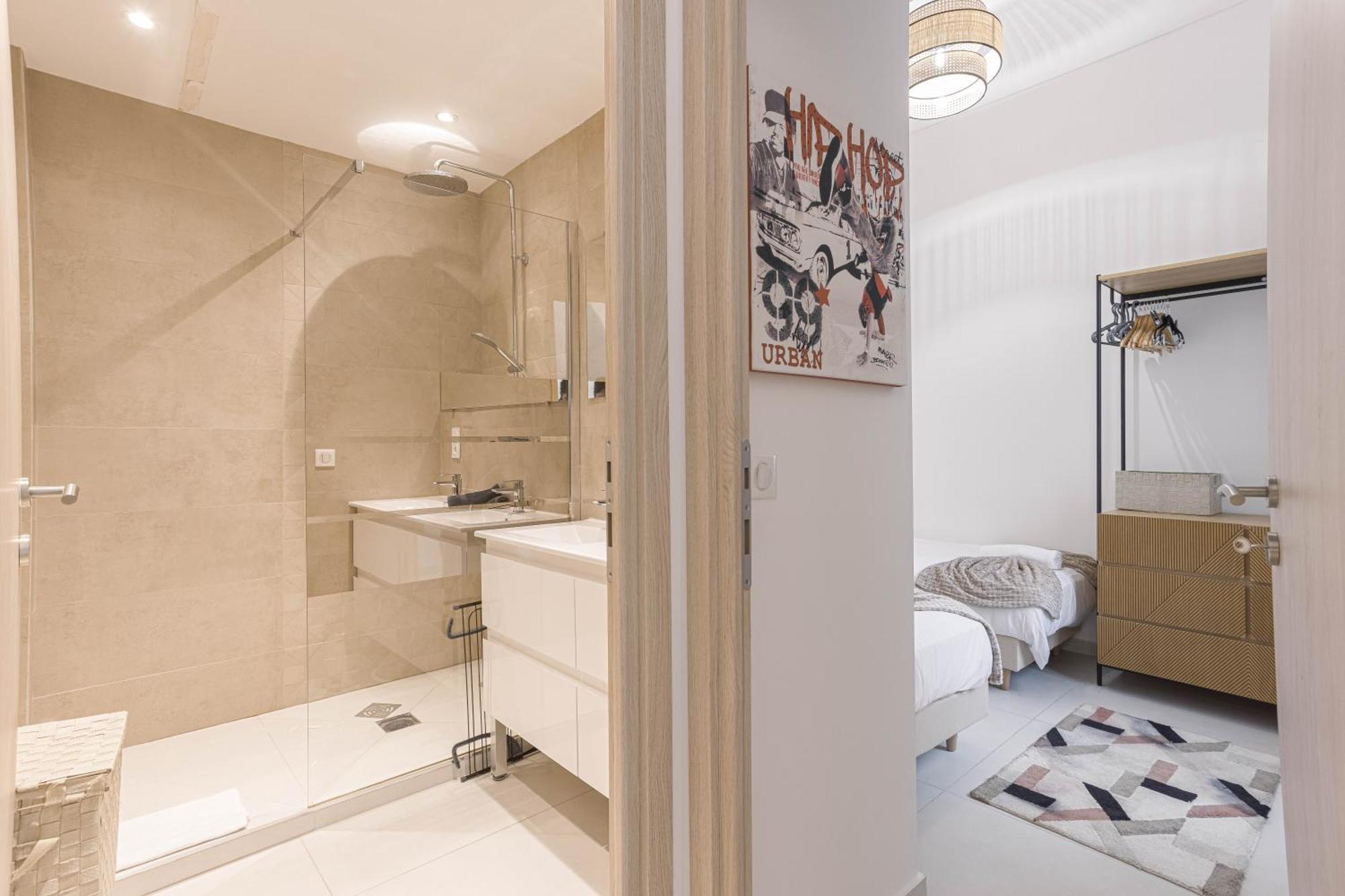 Josi - 2 Chambres, Central, 10mn Du Palais&plages, Neuf, Clim Appartement