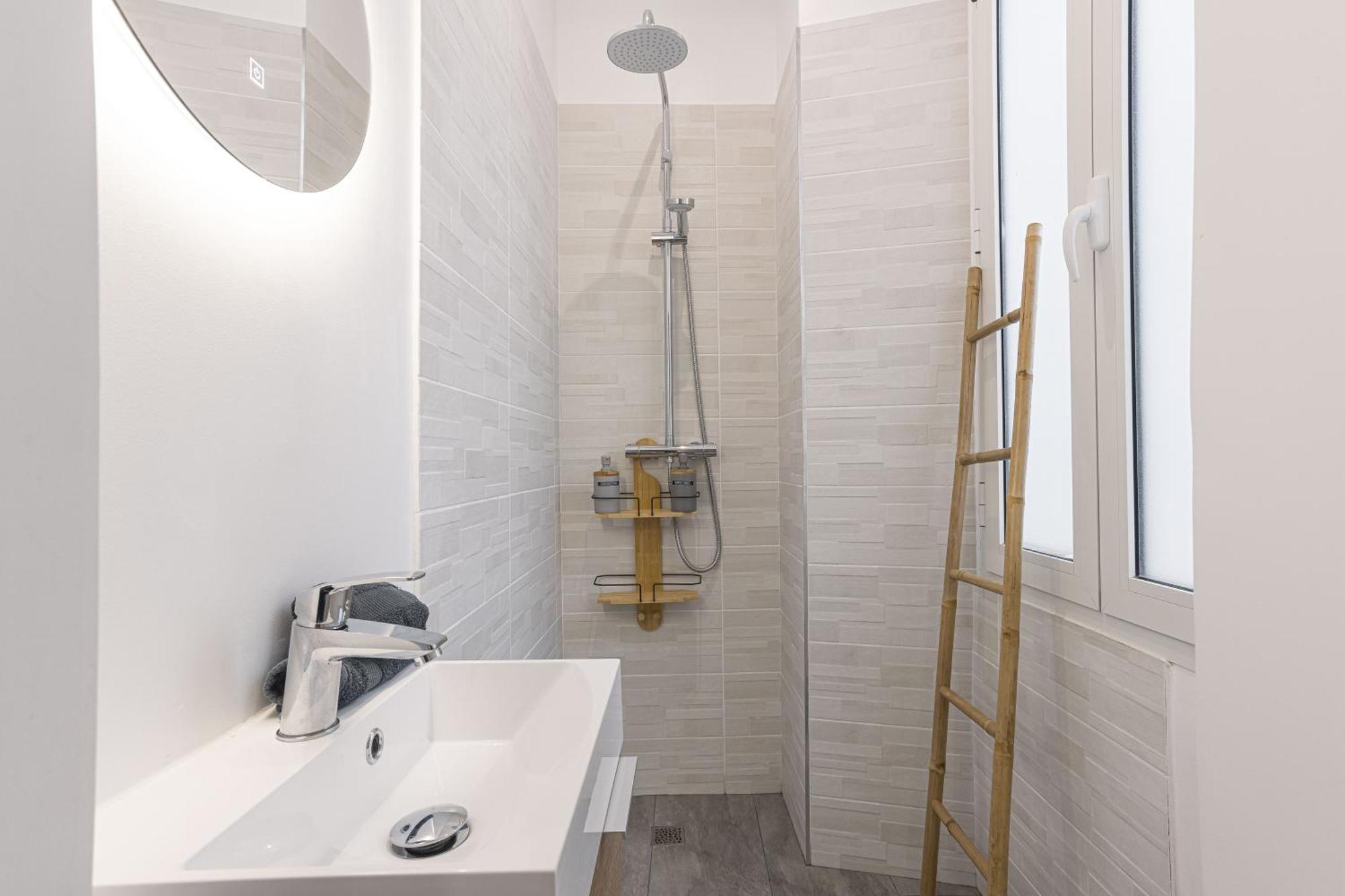 Josi - 2 Chambres, Central, 10mn Du Palais&plages, Neuf, Clim