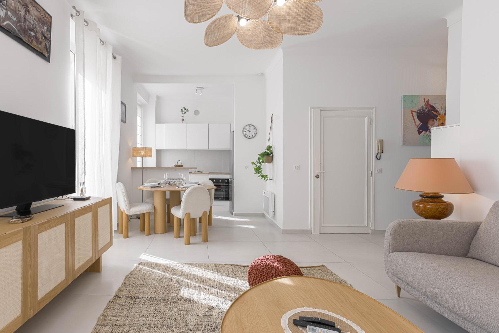 Appartement Josi - 2 Chambres, Central, 10mn Du Palais&plages, Neuf, Clim *